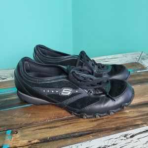 🌻SPRING SALE🌻 Skechers black leather tennis shoes size 9